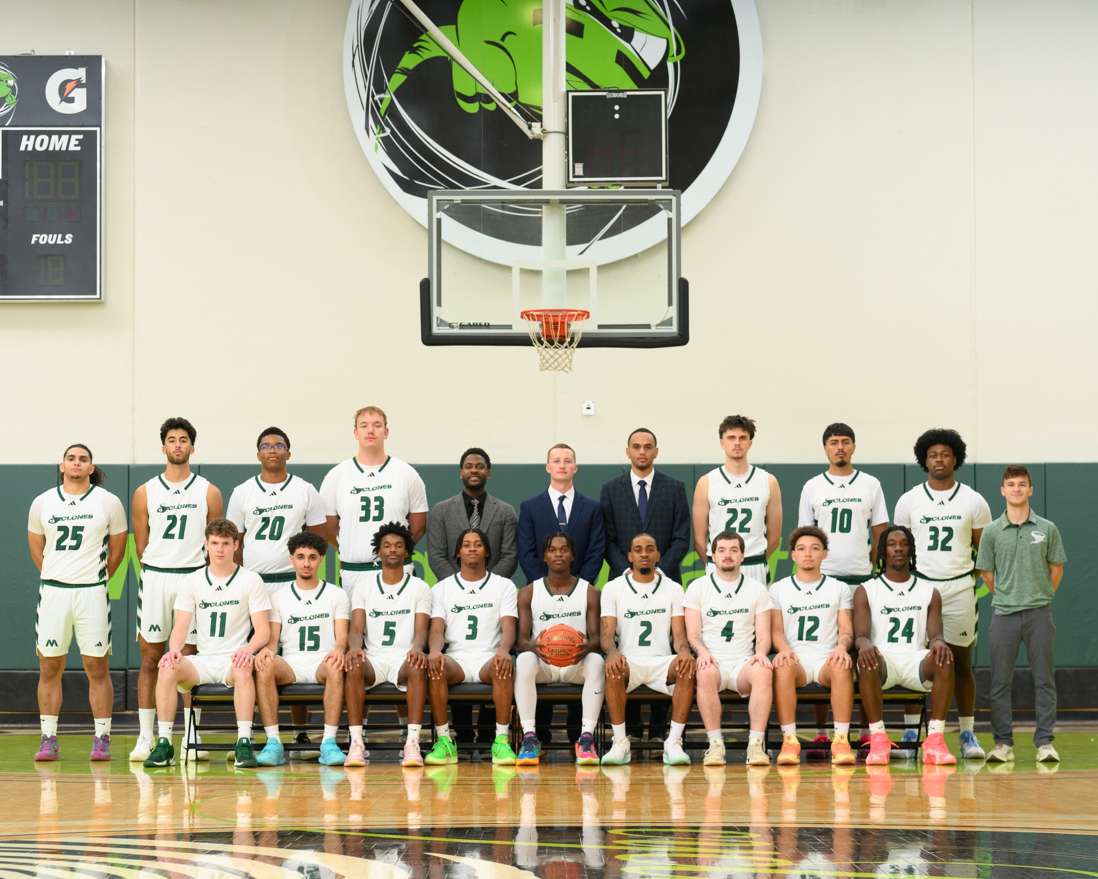 The Moraine Valley men's basketball team in a group photo.
