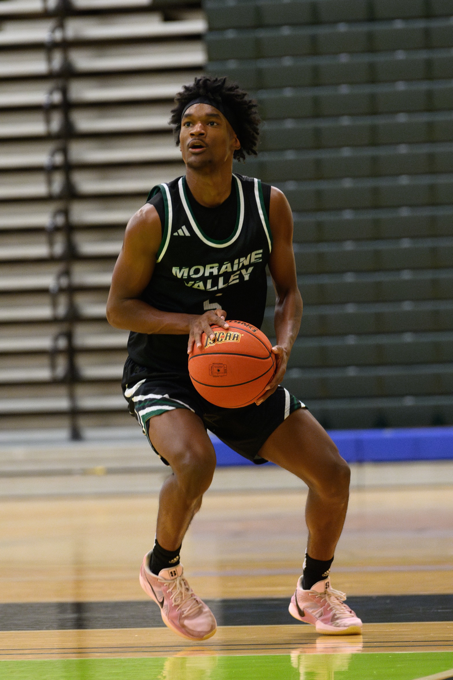 Sophomore basketball player TJ Lee.